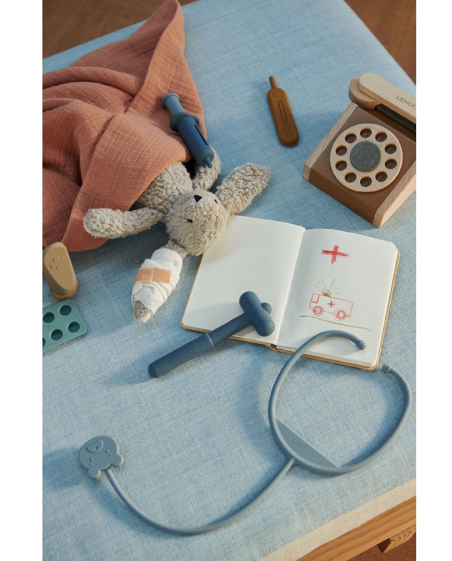 2021-12-jouet-panoplie-docteur-enfant-lennart-manipani-lifestyle-p.jpg