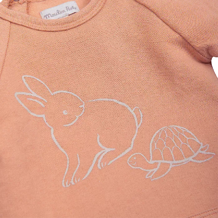 2023-07-sweatshirt-36m-en-molleton-rose-impala-trois-petits-lapins-moulin-roty-2.webp