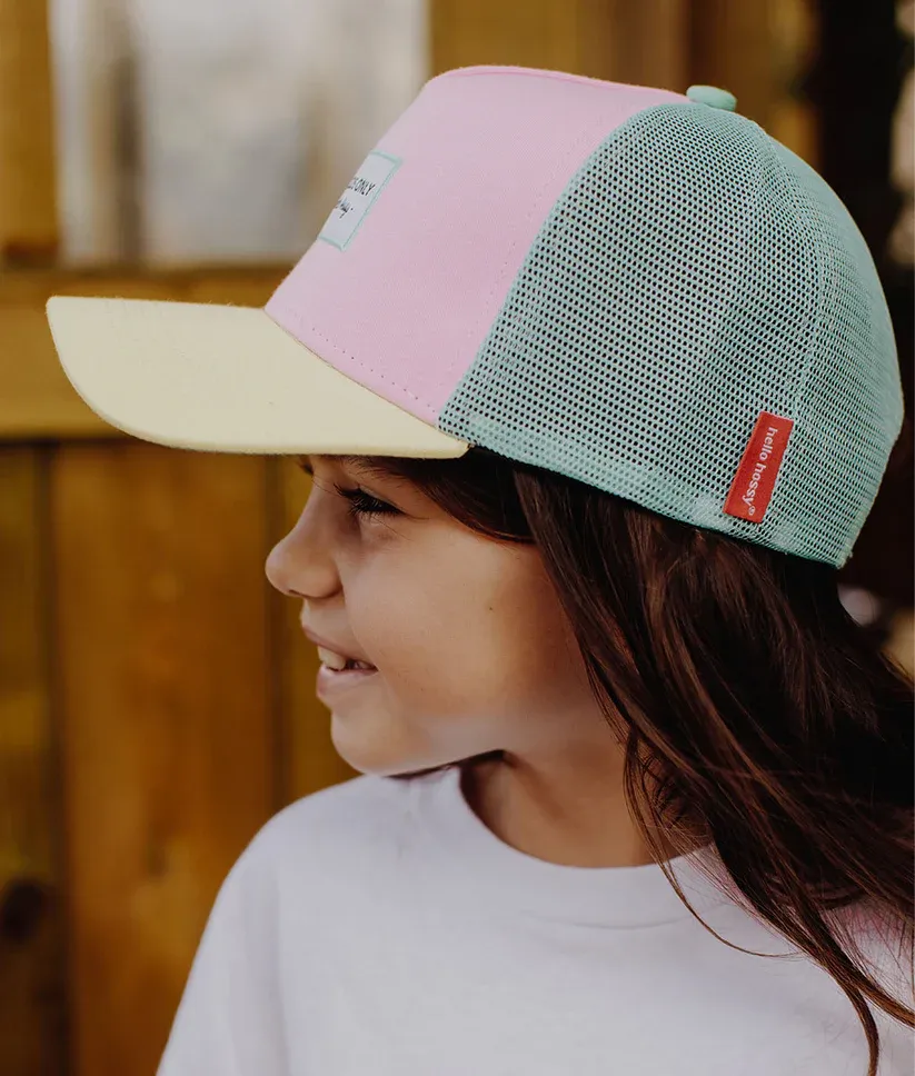 casquette-enfants-bebes-coloree-trucker-rose-vert-hello-hossy.webp