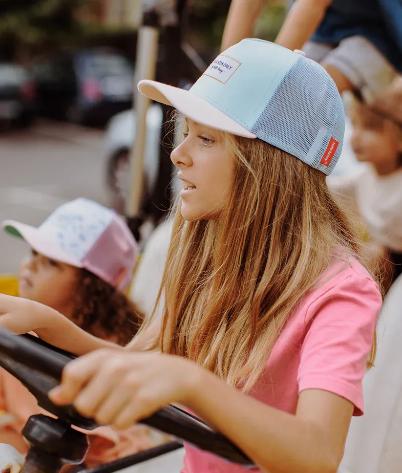 casquette-enfants-bebes-eco-responsable-trucker-rose-bleu-hello-hossy.webp
