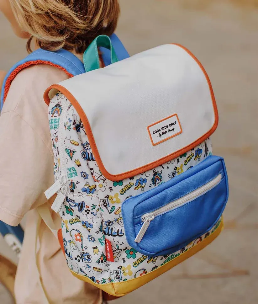 sac-a-dos-ecole-enfants-bleu-blanc-format-carre-hello-hossy-2.webp