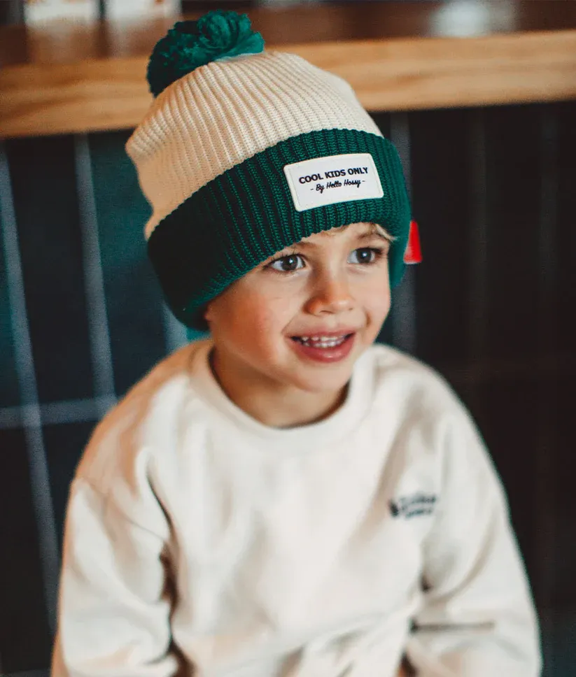 bonnet-colore-enfants-bebes-avec-pompon-creme-vert-hello-hossy-1.webp