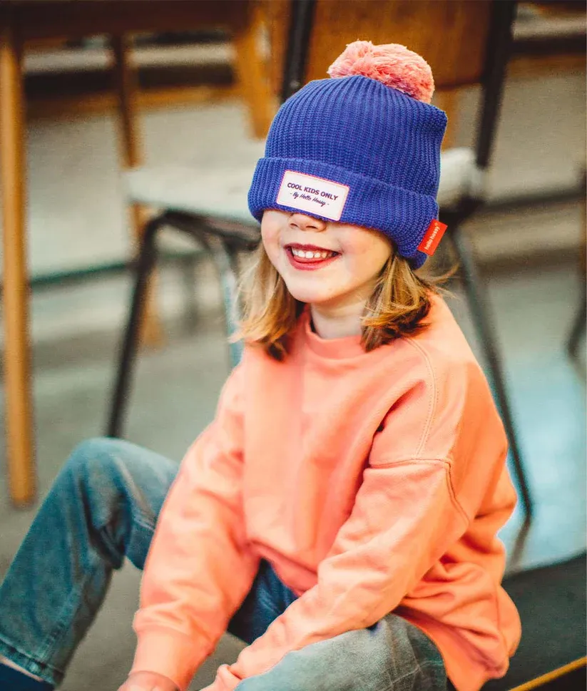 bonnet-colore-enfants-bebes-avec-pompon-violet-hello-hossy.webp