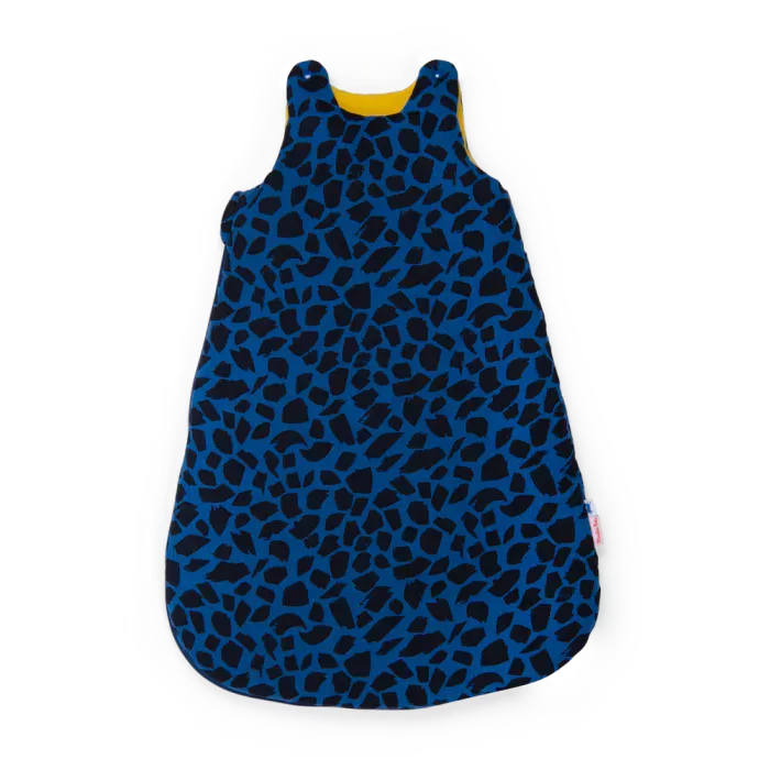 gigoteuse-bleue-70-cm-puce-pilou-moulin-roty.webp