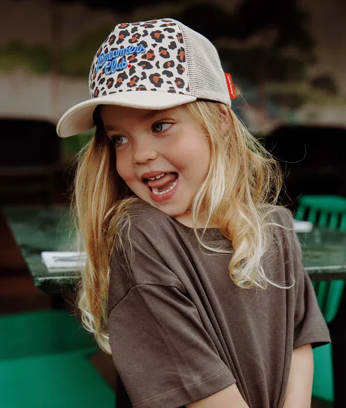 casquette-bebes-enfants-eco-responsable-trucker-imprime-leopard-1-hello-hossy.webp
