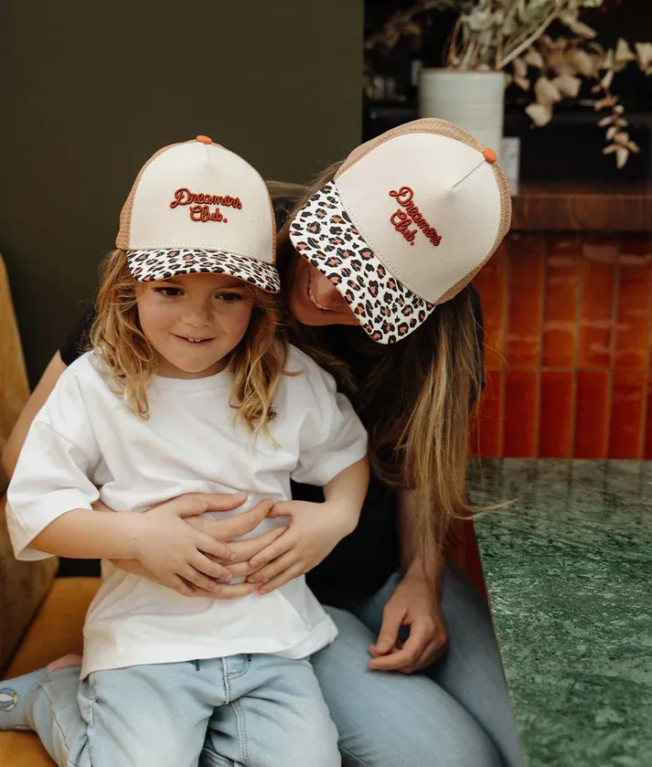 casquette-enfants-bebes-mere-fille-imprime-leopard-2-hello-hossy.webp