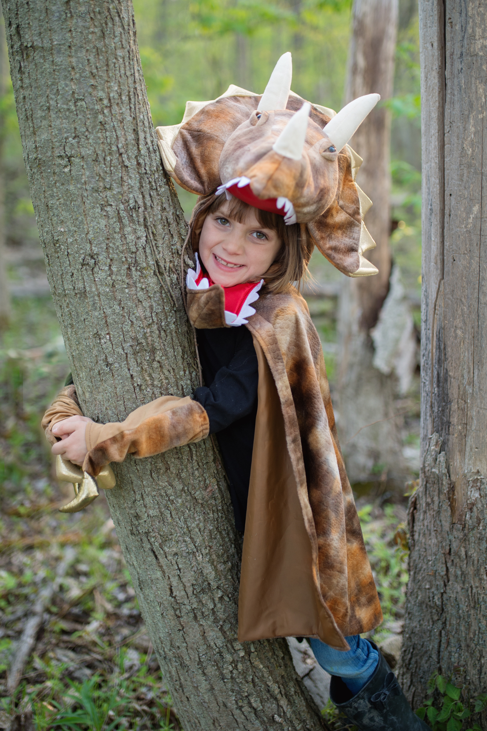 sous-la-bonne-etoile-great-pretenders-grandasaurus-triceratops-cape-7-8-ans-2.png