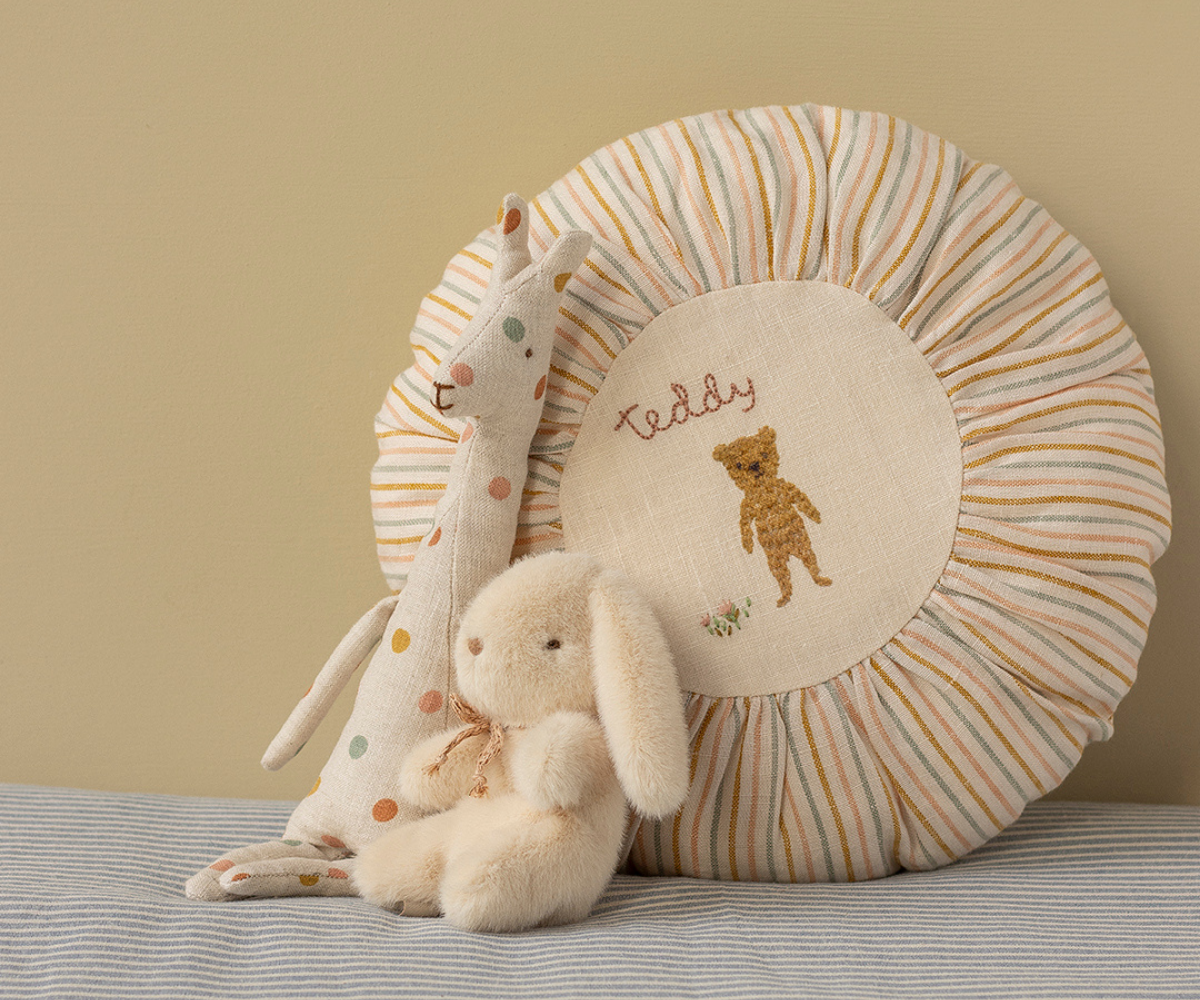sous-la-bonne-etoile-moulin-roty-lapin-creme-arthur-et-louison-2.png