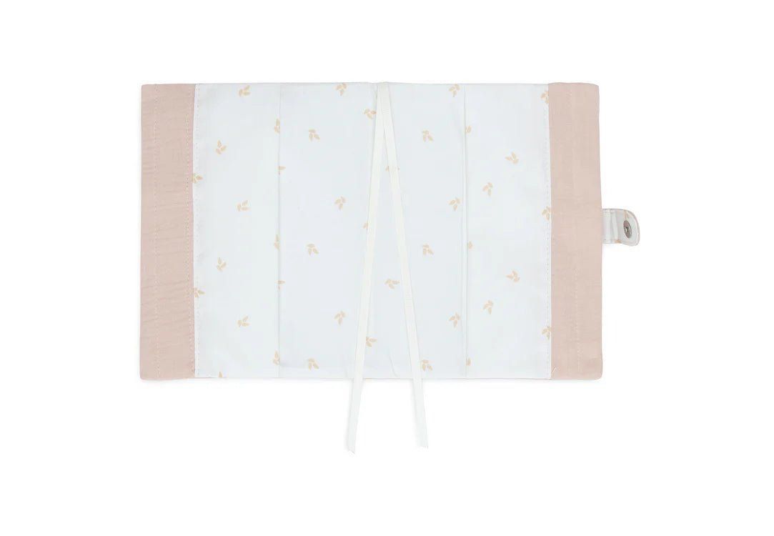 sous-la-bonne-etoile-moulin-roty-protege-carnet-de-sante-la-foret-de-mawa-3.webp