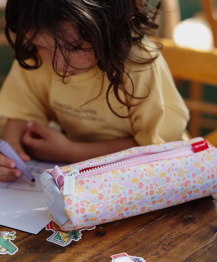 trousse-scolaire-enfants-imprime-fleurs-cool-kids-only-hello-hossy.webp