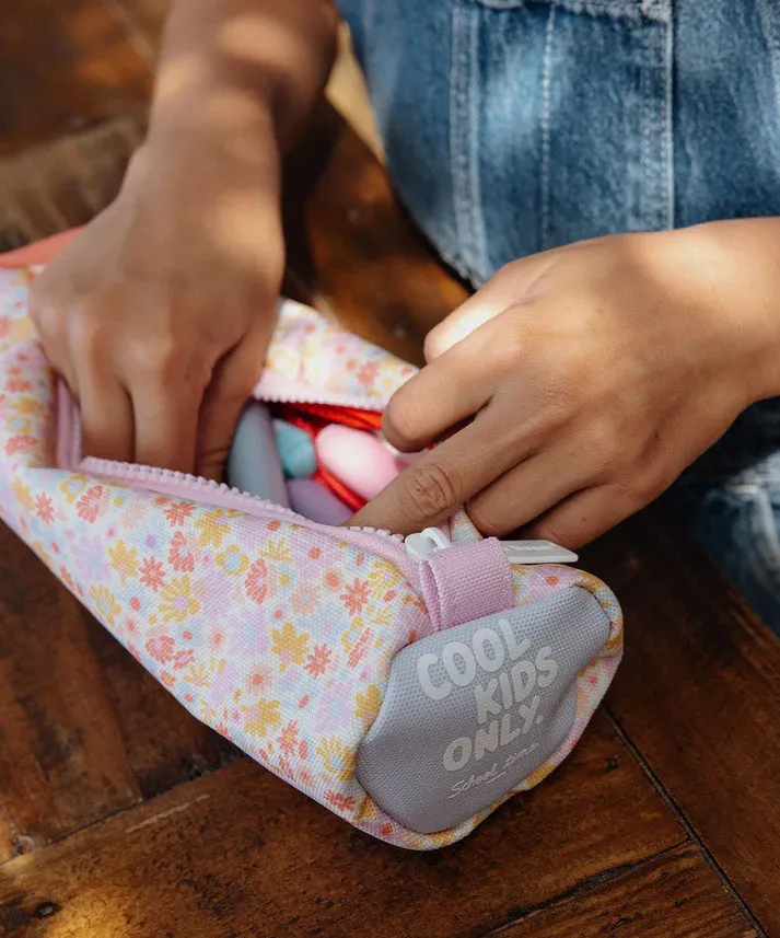 trousse-scolaire-enfants-imprime-fleurs-hello-hossy-1.webp