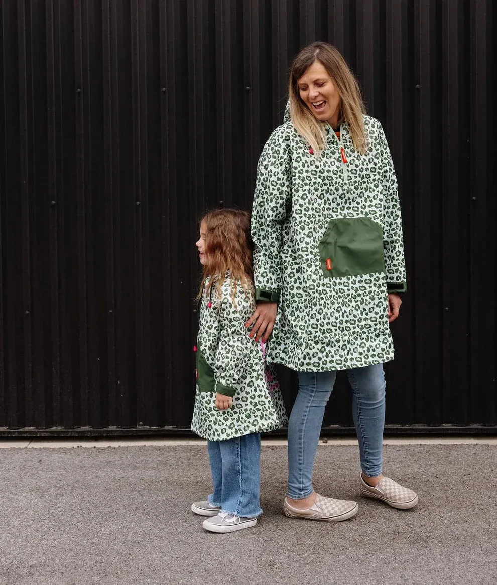 poncho-de-pluie-green-leopard-enfants-291f0008.webp