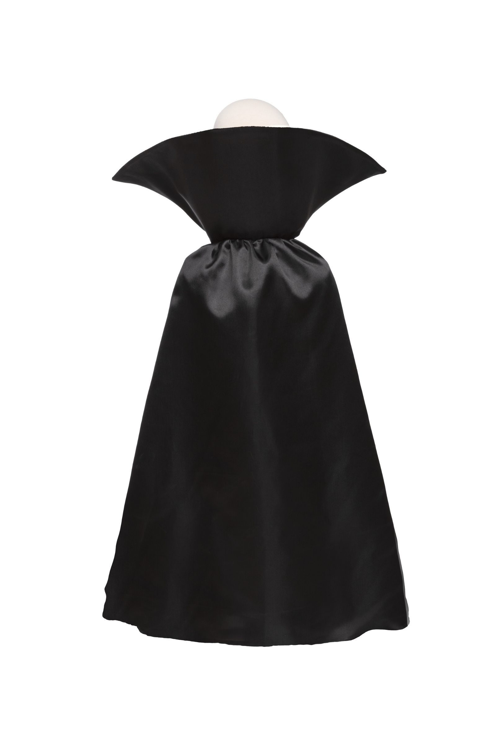 lnbh-sous-la-bonne-etoile-great-pretenders-cape-de-vampire-royale-r-versi-4.png