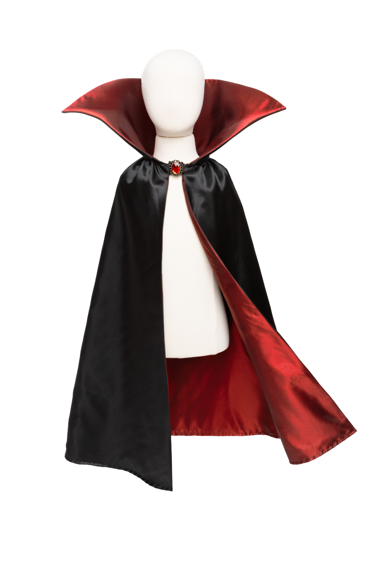 sous-la-bonne-etoile-great-pretenders-cape-de-vampire-royale-r-versi-2.png