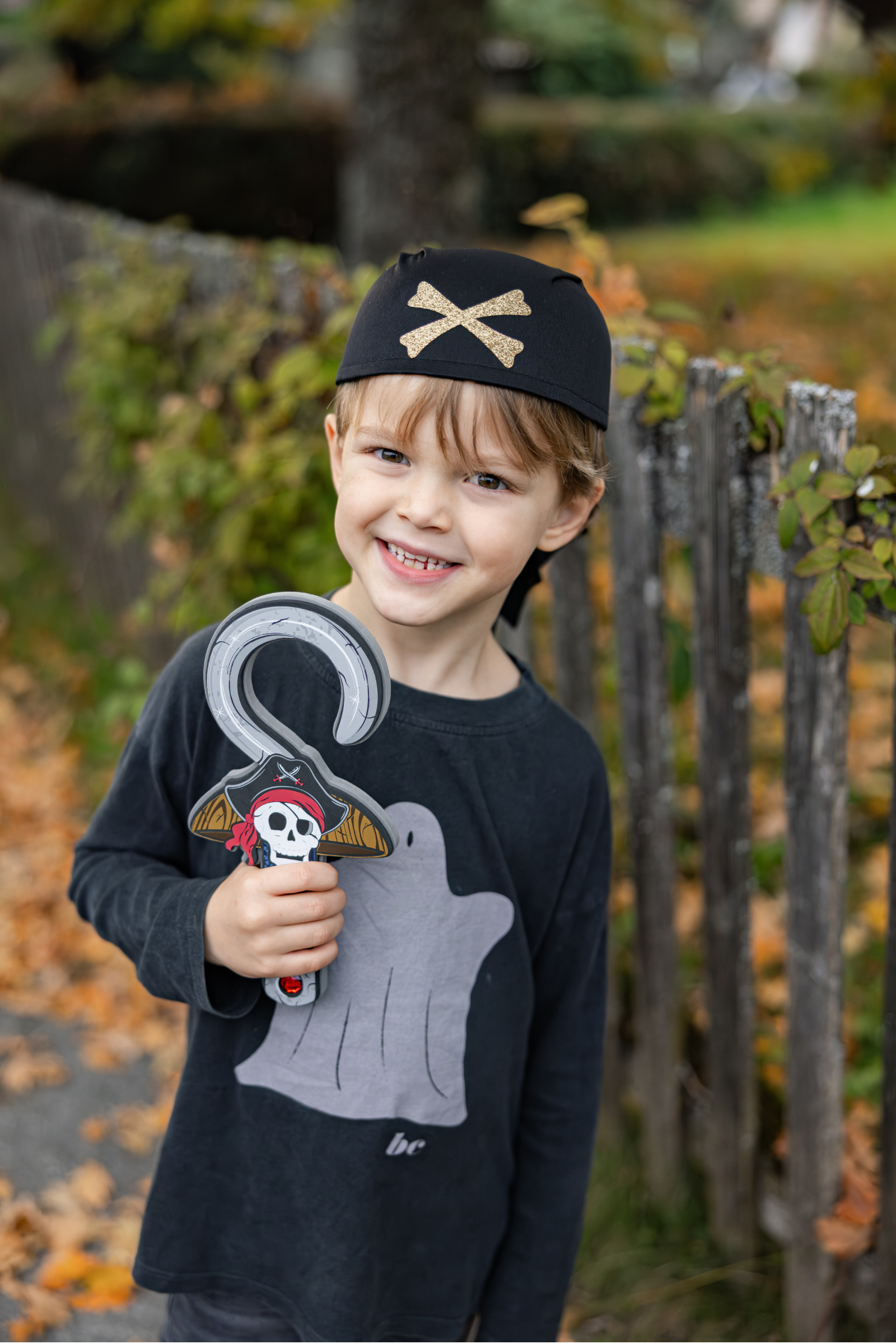 sous-la-bonne-etoile-great-pretenders-crochet-de-pirate-capitaine-sk-1.png