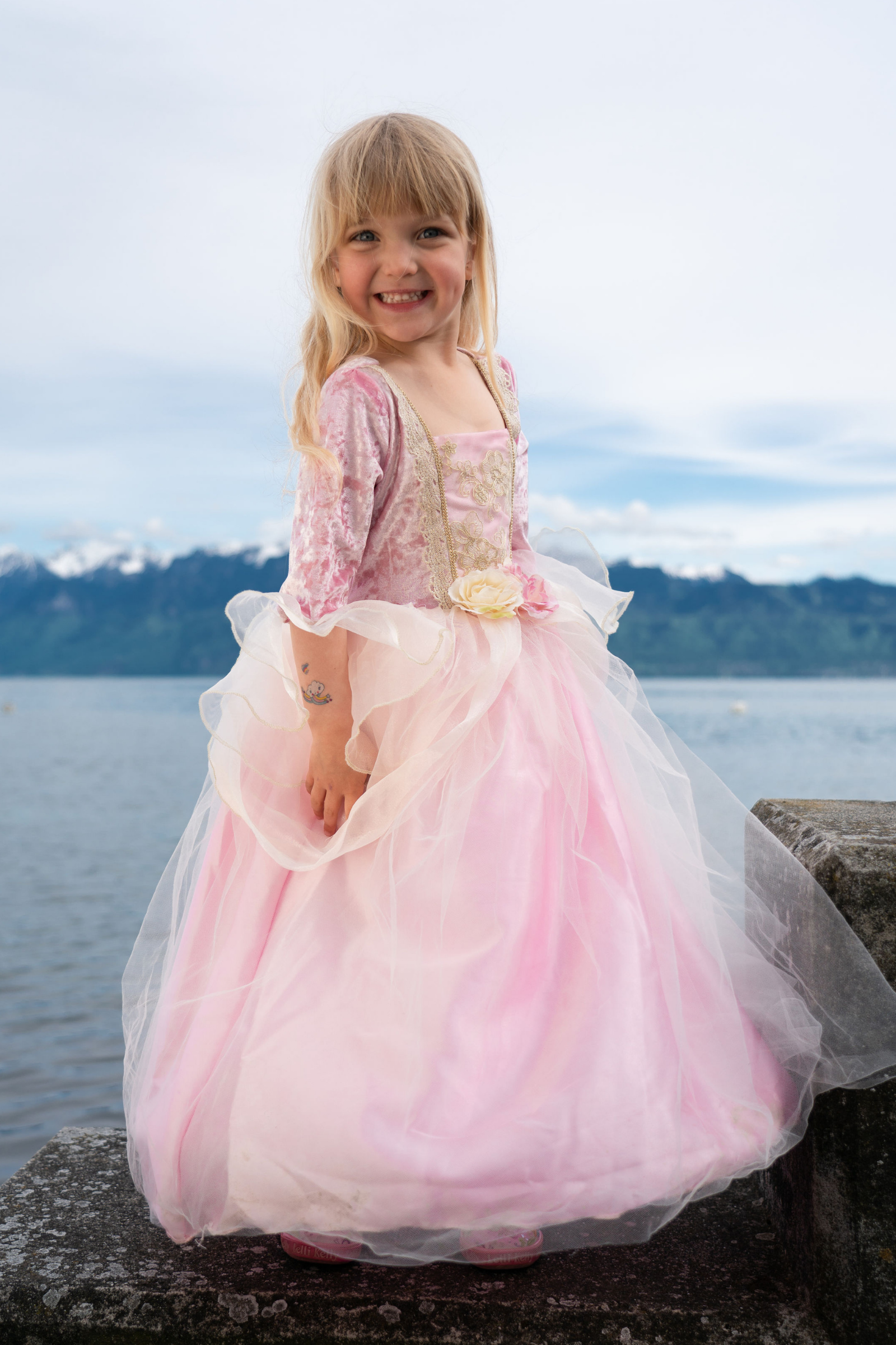 sous-la-bonne-etoile-great-pretenders-robe-de-princesse-rose-dor-e-4.png