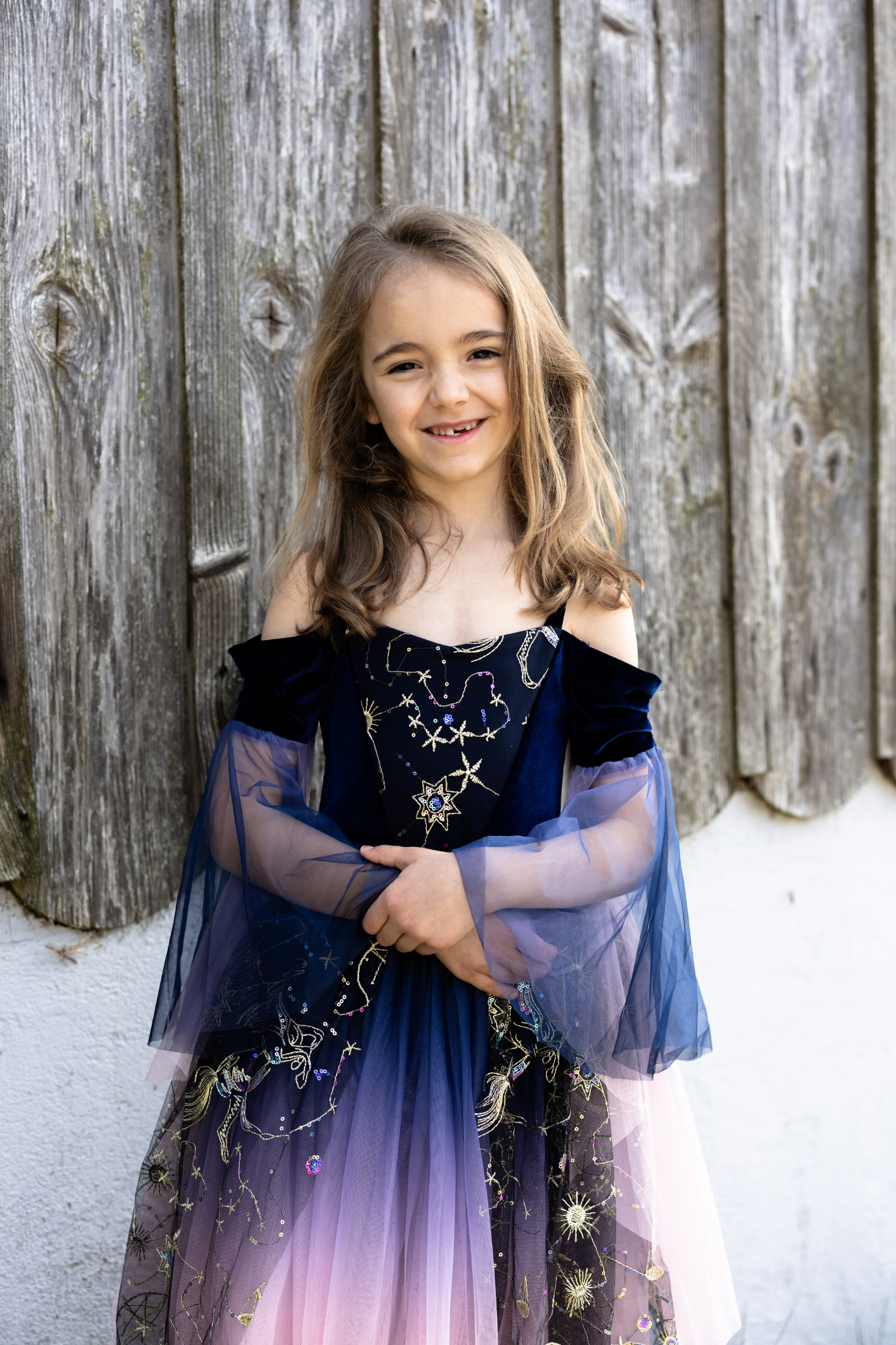 sous-la-bonne-etoile-great-pretenders-robe-enchanteresse-du-cr-puscu-1.png