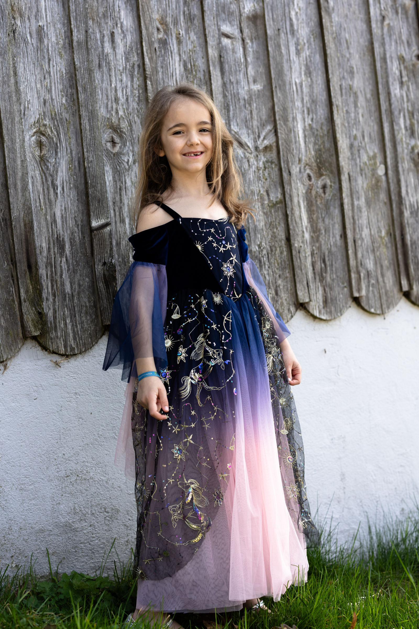 sous-la-bonne-etoile-great-pretenders-robe-enchanteresse-du-cr-puscu-3.png